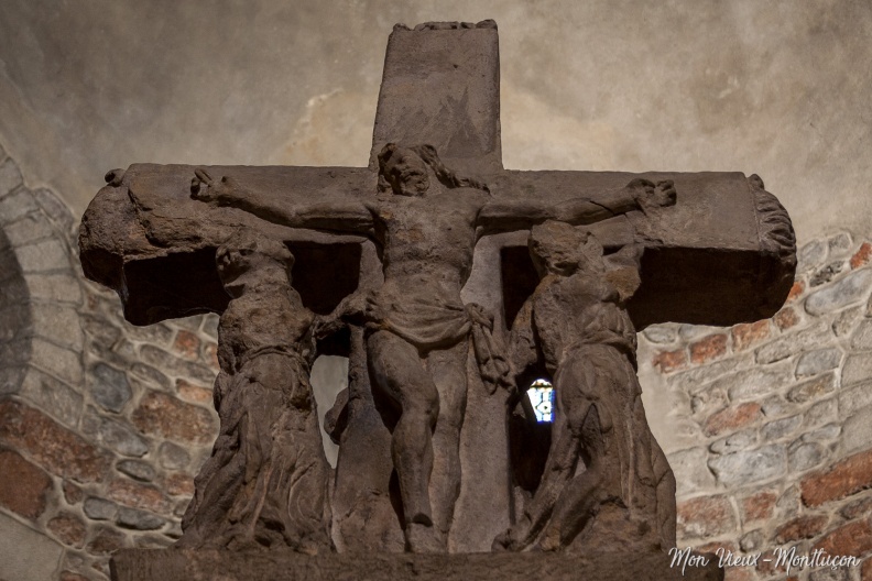 0152_saint-pierre_eglise_croix-carrefour_crucifixion.jpg